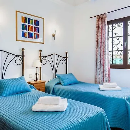 Playa Blanca Sleeps 8 Pool Wifi