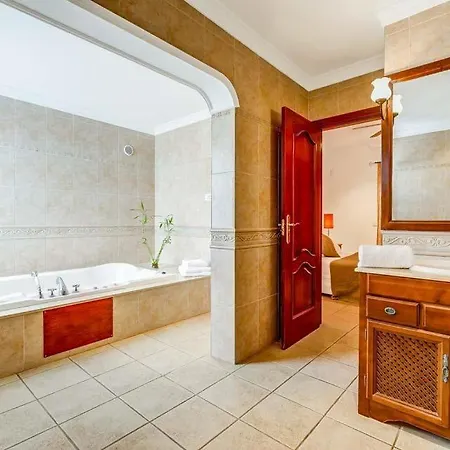 Villa Playa Blanca Sleeps 8 Pool Wifi *